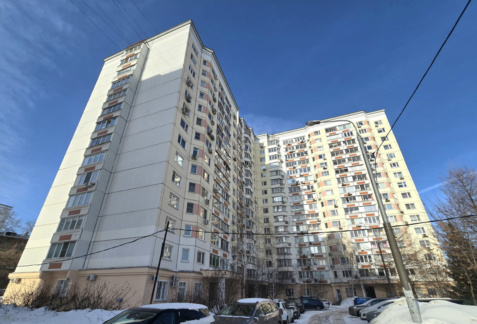 Квартира с мебелью и техникой.