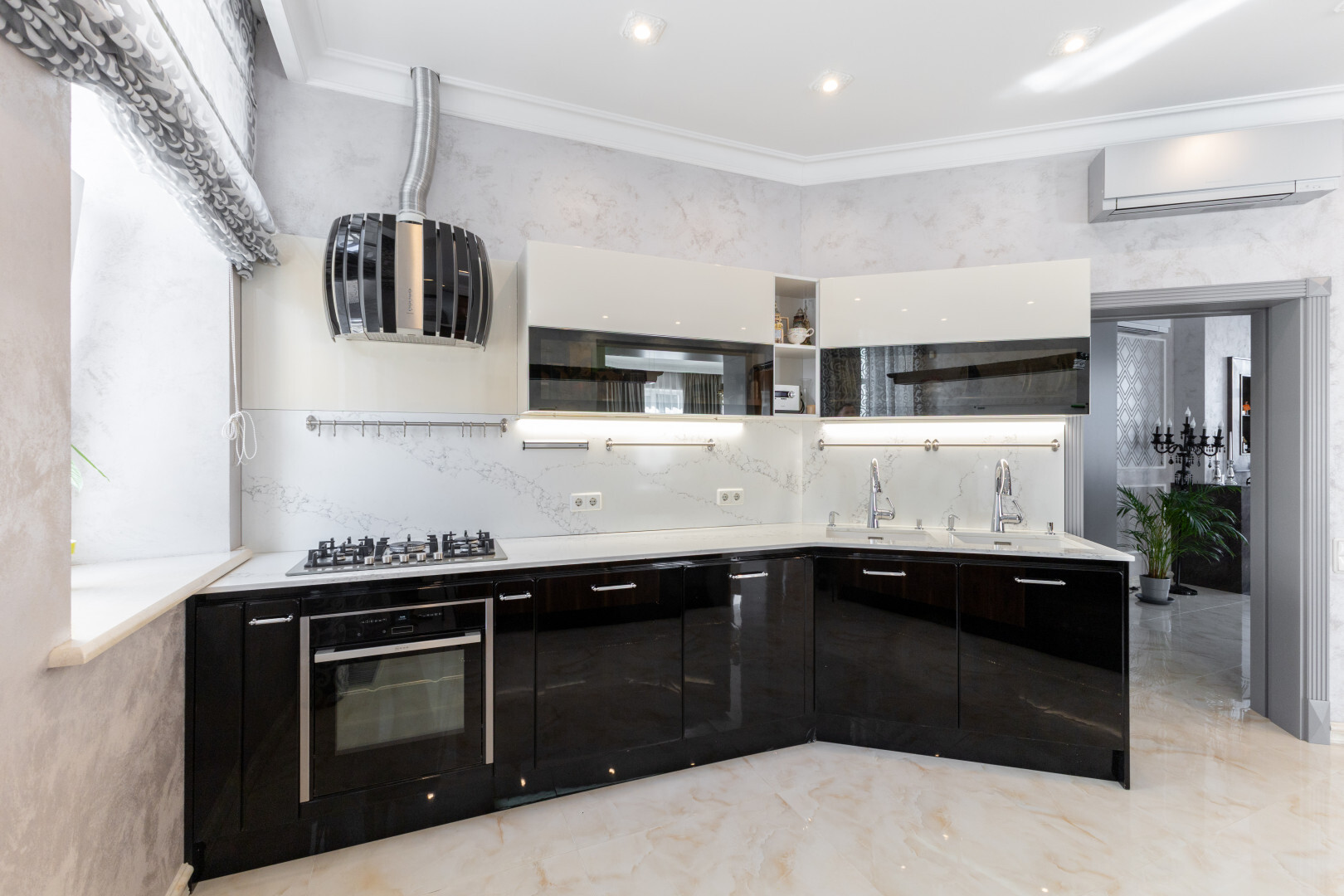 Дом 450м²+ участок с бассейном!