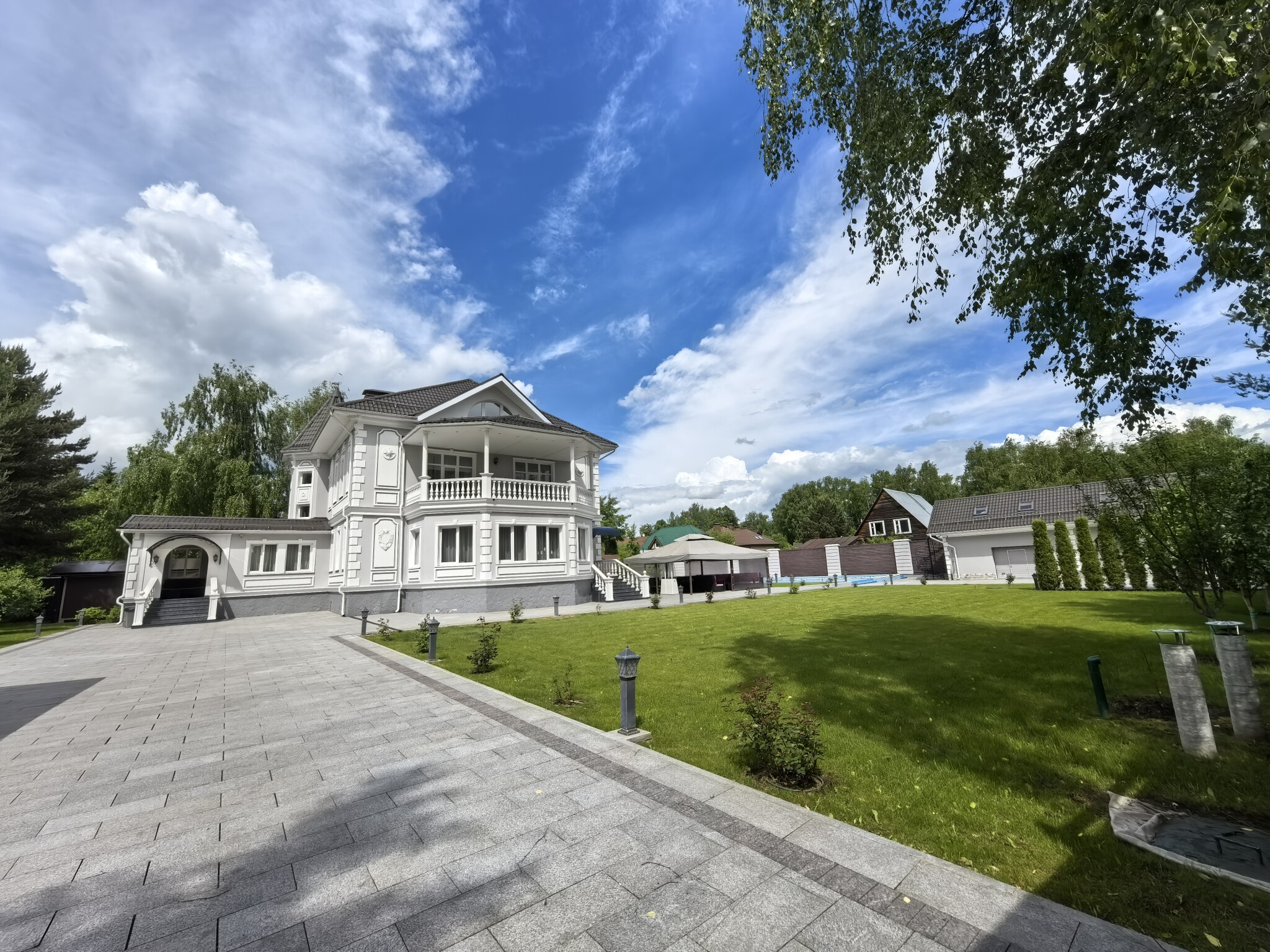 Дом 450м²+ участок с бассейном!